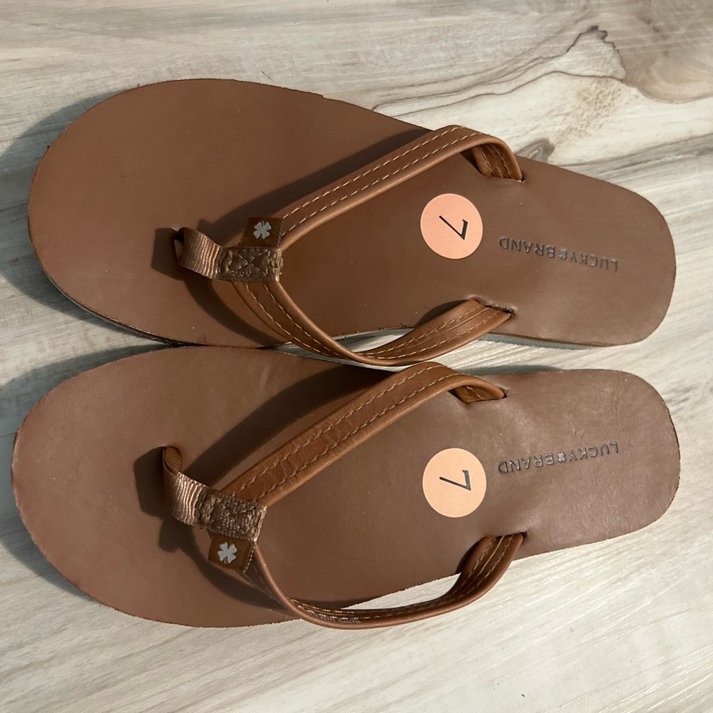 Lucky brand flip flops , new size 7 , brown leather look